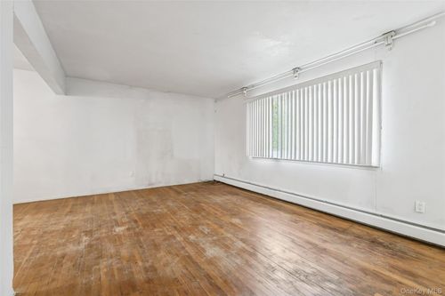 105 Loop Dr, Sayville, NY, 11782-1516 | Card Image