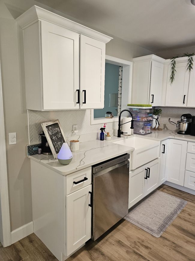 Farmhouse sink, granite countertops. Yes, please. | Image 9