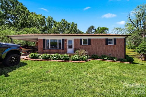 5075 Fleetwood Dr, Hickory, NC, 28602-9422 | Card Image