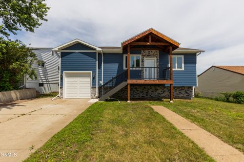 312 11th St Nw, Mandan, ND, 58554-2014 | Card Image