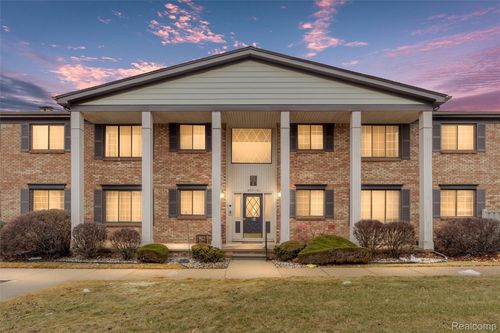 31-19729 Ridgemont St, Saint Clair Shores, MI, 48080-3325 | Card Image