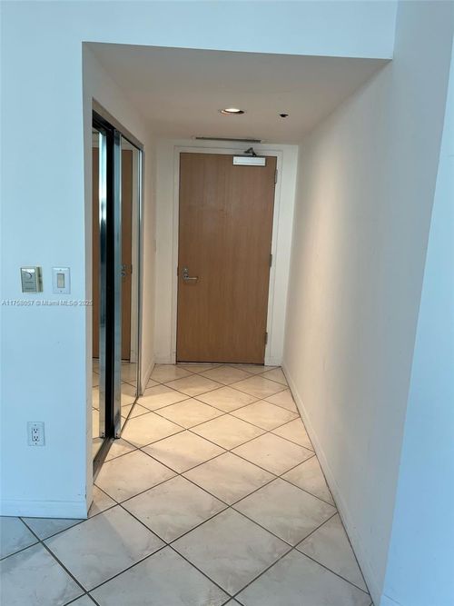 c21-16400 Collins Ave, Sunny Isles Beach, FL, 33160-4564 | Card Image
