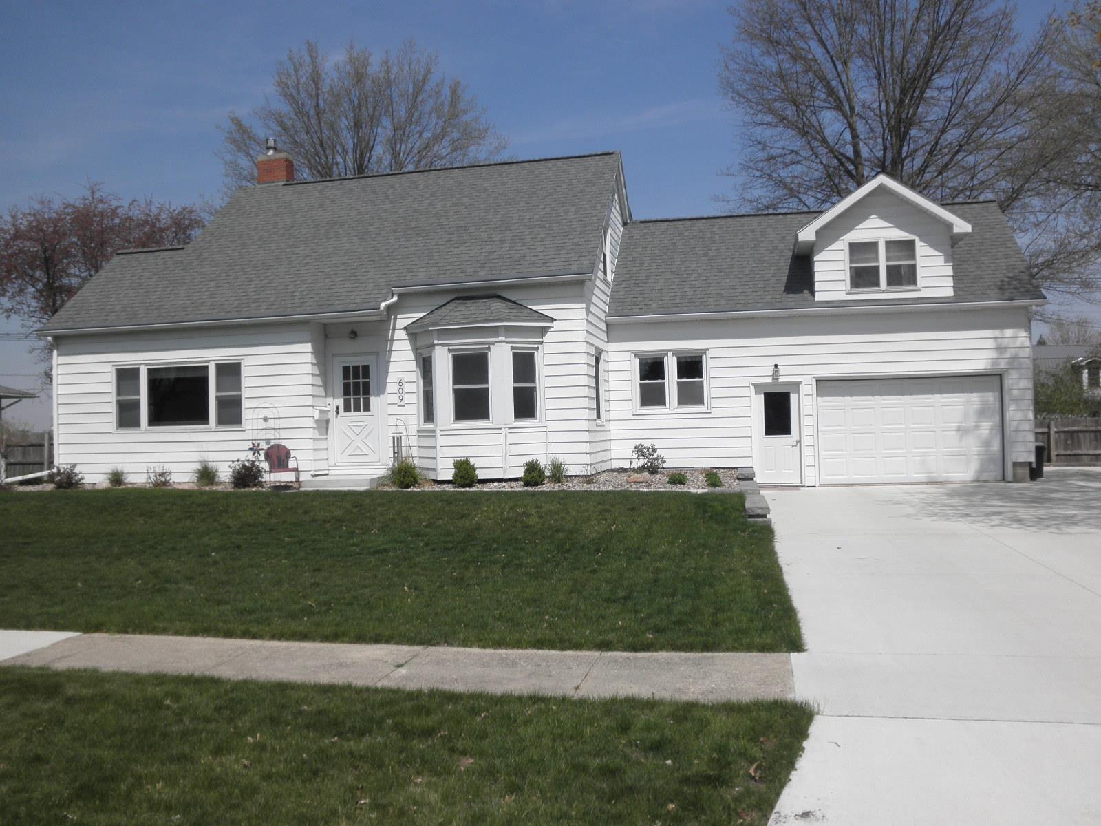 Poplar St, Osage, IA 50461