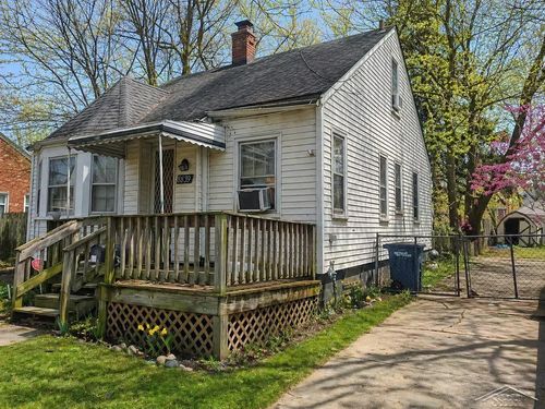 8839 Canyon St, Grosse Pointe, MI, 48236-2053 | Card Image