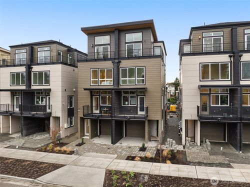 9211 Densmore Ave N, Seattle, WA, 98103-3516 | Card Image