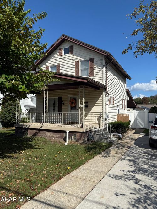 806 Jones St, Hollidaysburg, PA, 16648-2144 | Card Image