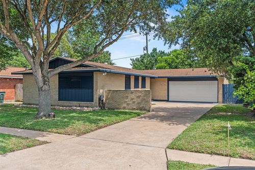 7009 Youpon Dr, Galveston, TX, 77551-1731 | Card Image