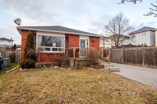 68 Overbank Dr, Oshawa, ON, L1J7Y8 | Card Image