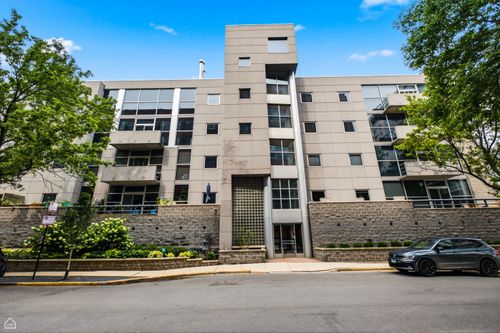 201-939 Huron St, Chicago, IL, 60642-6584 | Card Image