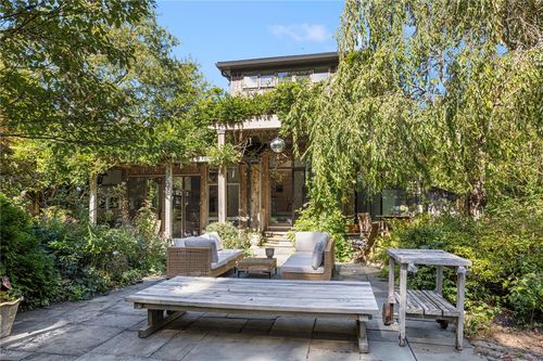 20 Wagner Rd, Westerly, RI, 02891-4734 | Card Image