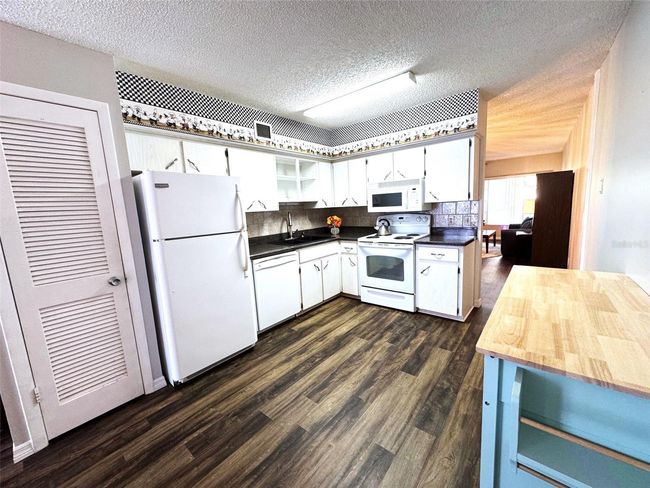 APT-63 - 2253 Norwegian Dr, Condo with 2 bedrooms, 2 bathrooms and null parking in CLEARWATER FL | Image 9