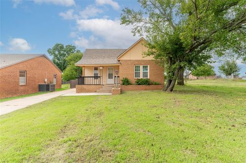 418 S 17th St, Clinton, OK, 73601-4236 | Card Image