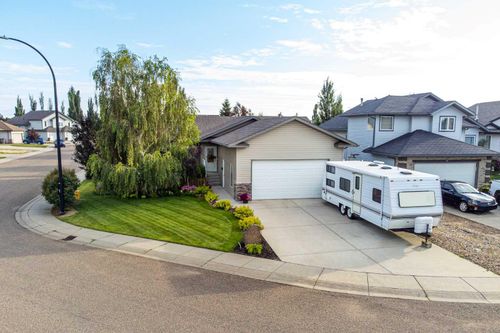 6101 24 Street, Lloydminster, AB, T9V3J8 | Card Image