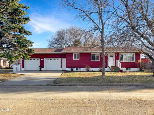 140 2nd St N, Carrington, ND, 58421-1704 | Card Image