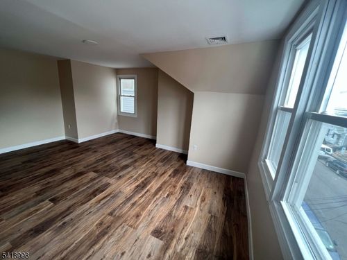 562 Summer St, Paterson, NJ, 07501-3433 | Card Image