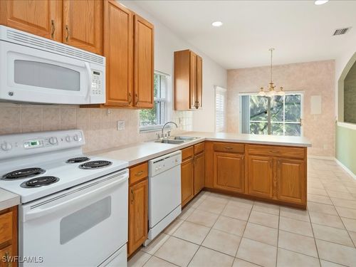 7829 Stratford Dr, NAPLES, FL, 34104-7449 | Card Image
