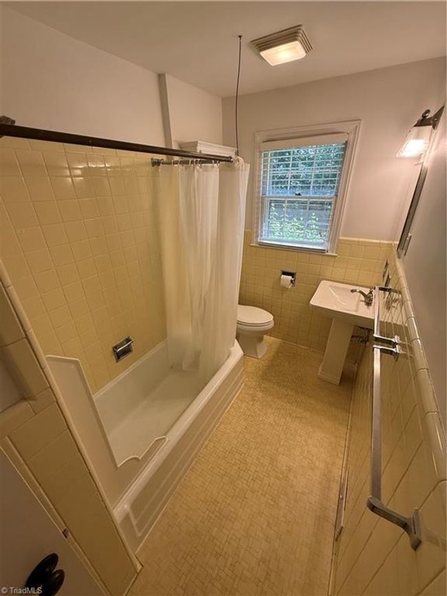 APT-1 - 2030 Craig St, Home with 1 bedrooms, 1 bathrooms and null parking in Winston-Salem NC | Image 11