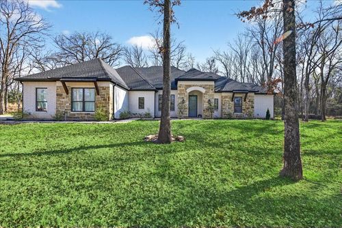 107 Oakbend Trl, Mabank, TX, 75147-1249 | Card Image