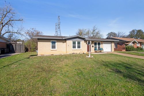 1616 Grantland Cir, Fort Worth, TX, 76112-3122 | Card Image