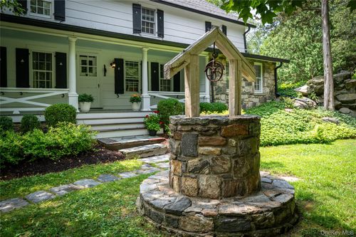 69 Whippoorwill Rd, North Castle, NY, 10504-1106 | Card Image