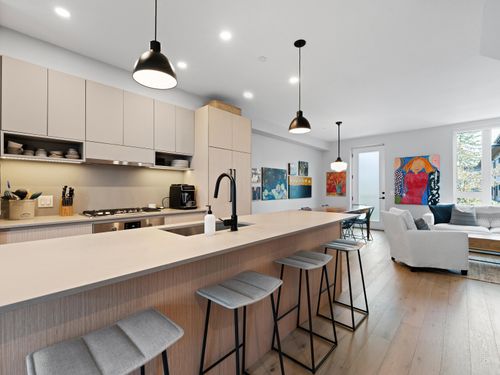 31-528 E 2nd St, North Vancouver, BC, V7L0G8 | Card Image