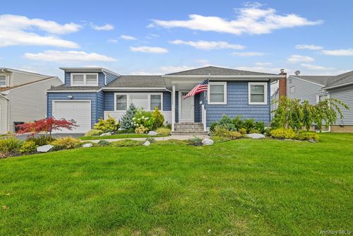 530 N Hawthorne St, Massapequa, NY, 11758-2755 | Card Image