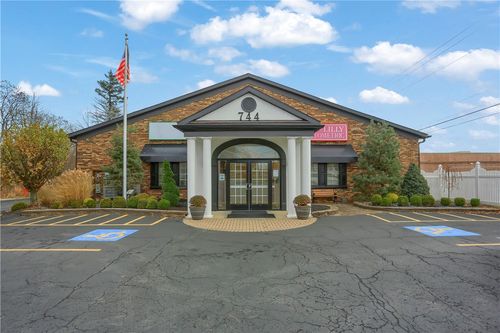 744 Shenango Rd, Beaver Falls, PA, 15010-7111 | Card Image