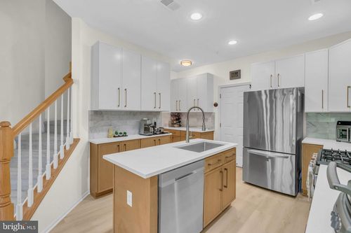 9816 Pickens Pl, MANASSAS PARK, VA, 20111-7000 | Card Image