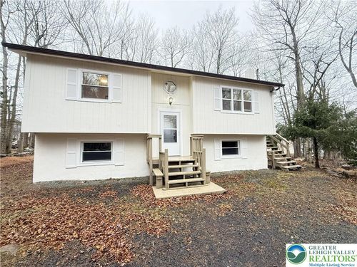 8066 Red Squirrel Dr, Tobyhanna, PA, 18466-3405 | Card Image