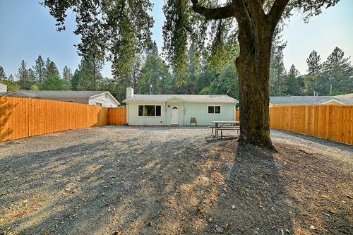 221 Acorn St, Merlin, OR, 97532-8829 | Card Image
