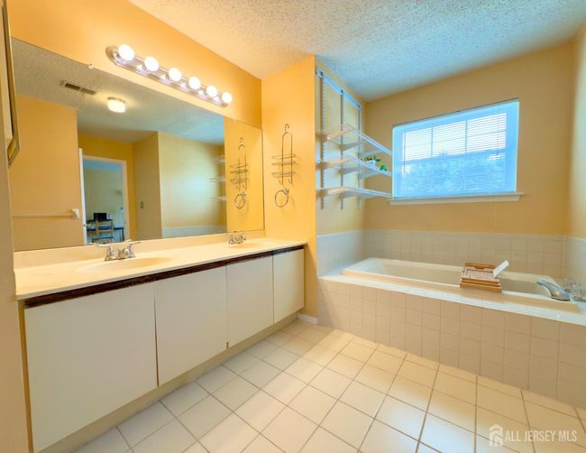 67 Nova Dr, Townhouse with 2 bedrooms, 3 bathrooms and null parking in Piscataway NJ | Image 12