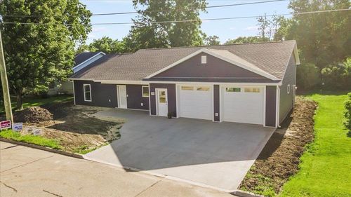 206 7th Ave Sw, Independence, IA, 50644-2440 | Card Image