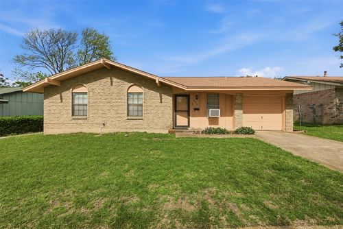 6435 Moonhill Drive, Dallas, TX, 75241 | Card Image