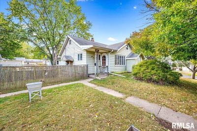 800 Oxford Avenue, House other with 3 bedrooms, 1 bathrooms and null parking in Pekin IL | Image 1