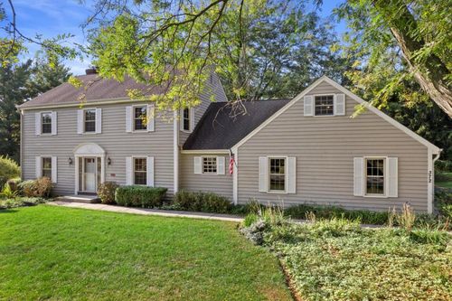 372 Birch Road, Delafield, WI, 53018 | Card Image