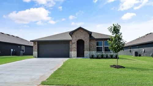 8529 E Dallas St, Broken Arrow, OK, 74014 | Card Image