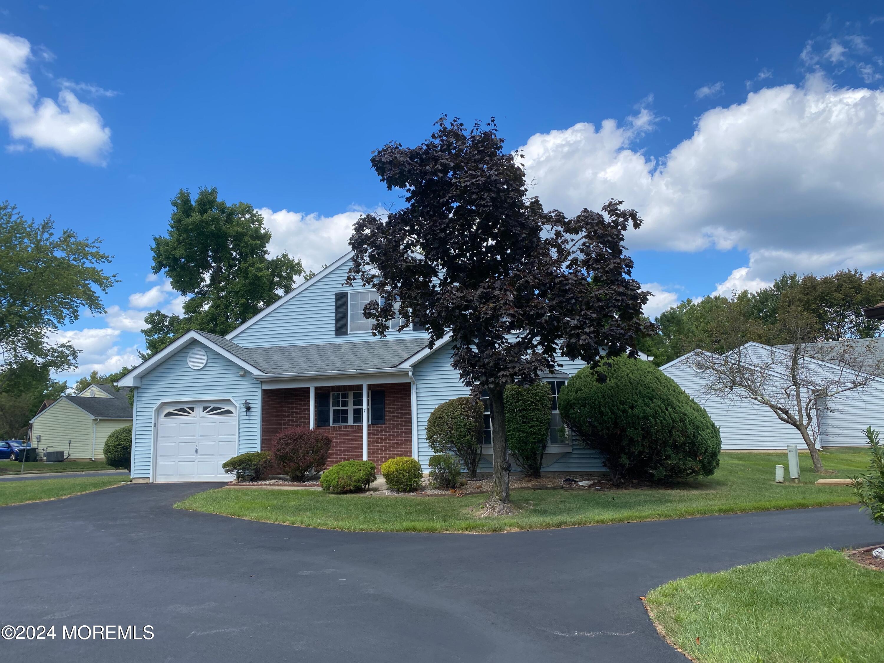 Edgeware Close , Freehold, NJ 07728