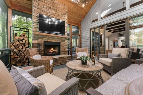 16 Hemlock Way, Highlands, NC, 28741-8307 | Card Image