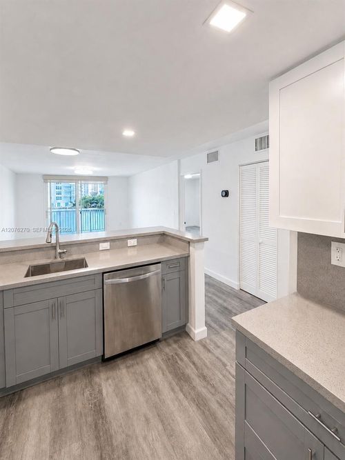 206-4000 Ne 170th St, North Miami Beach, FL, 33160-3138 | Card Image