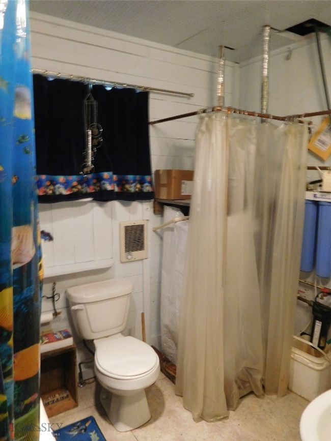 DOWNSTAIRS BATH | Image 38
