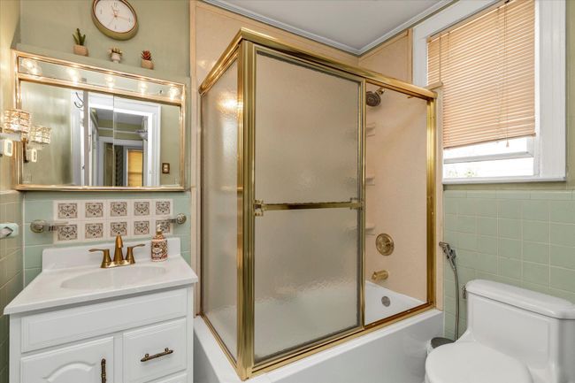 2 - 48 206 Th St, Home with 5 bedrooms, 2 bathrooms and 3 parking in Oakland Gardens NY | Image 15