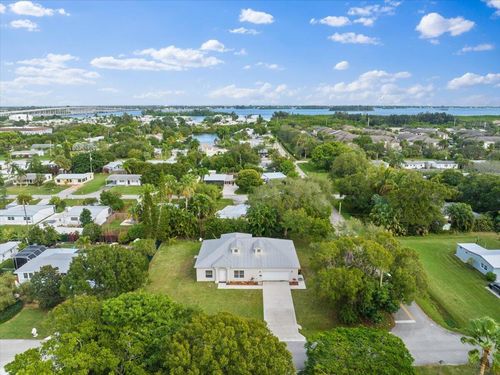 1410 4th Ct, Vero Beach, FL, 32960-5818 | Card Image