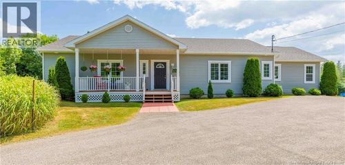 703 Bayview Dr, St Andrews, NB, E5B2N2 | Card Image