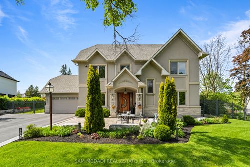 2411 Thorn Lodge Dr, Mississauga, ON, L5K1K8 | Card Image