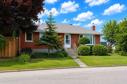 625 Clarke Ave, Ottawa, ON, K1K0Y6 | Card Image