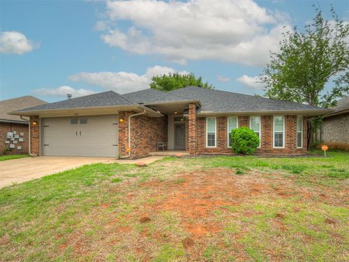 1717 Rocky Mountain Way, Edmond, OK, 73003-4638 | Card Image