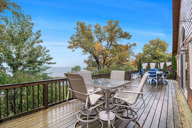 Upper deck. | Image 27