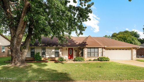8156 Autumn Woods Dr N, Southaven, MS, 38671-4922 | Card Image