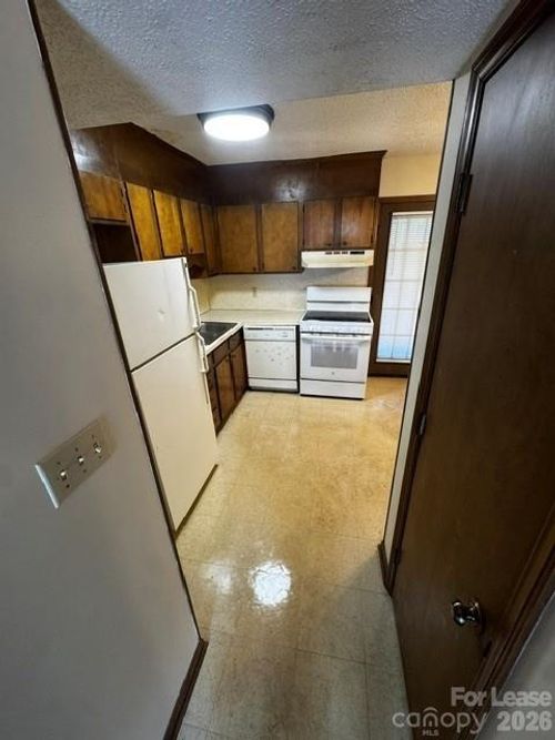 100 W 17th St, Newton, NC, 28658-2931 | Card Image
