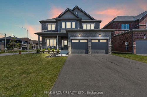 14 Venture Way, Thorold, ON, L2V0G9 | Card Image